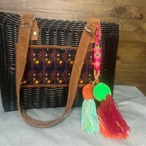 Artesanal black and brow beach bag